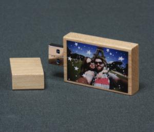 Light Wooden USB 16GB – Personalised with Wooden USB design